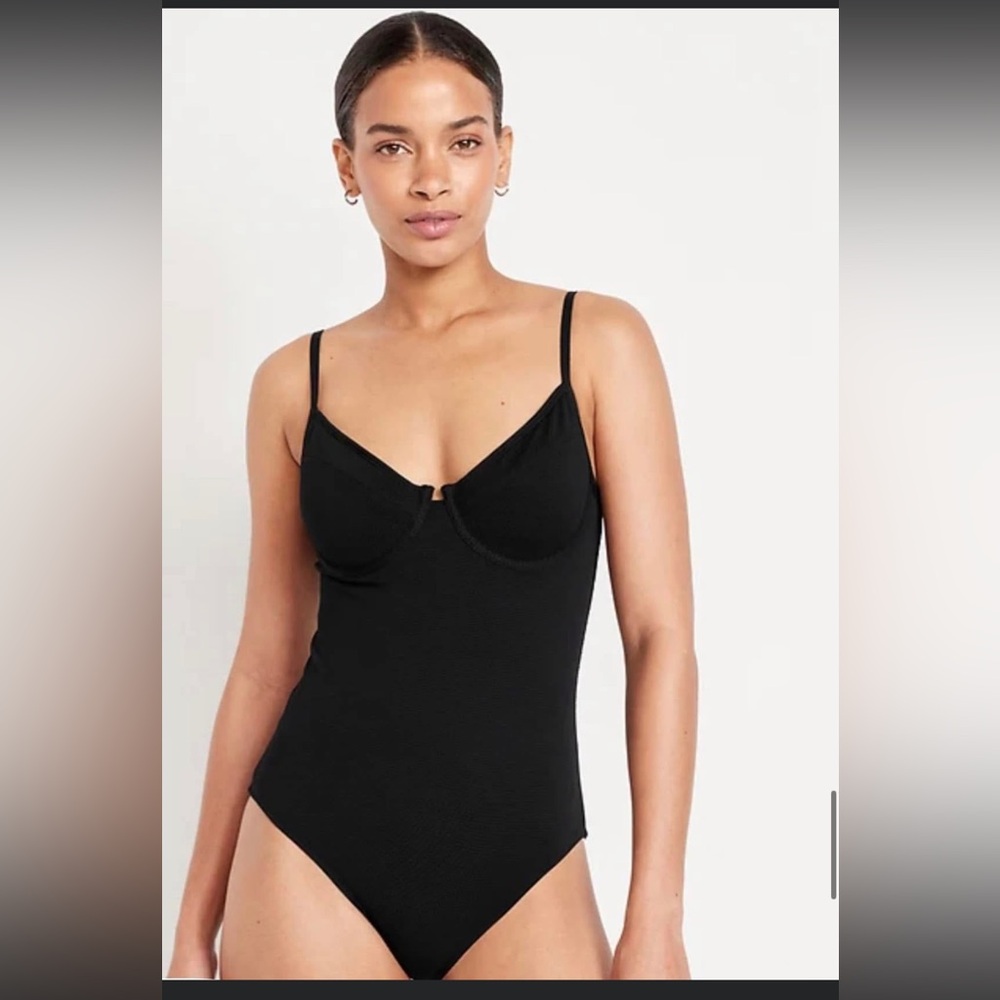 Old navy NWT one piece swimsuit